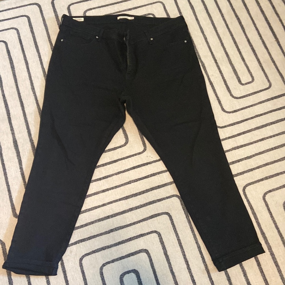 Black LEVI Jeans 311 SHAPING SKINNY. Size 22W.